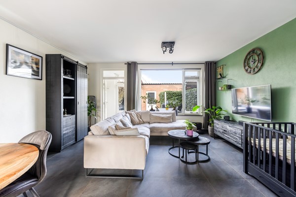 Foto - Te koop:  Verzorgde tussenwoning in Fijnaart!